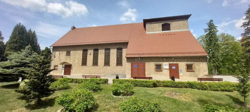 Zdjęcie kaplicy Cmentarnej na Cmentarzu Komunalnym w Bolesławcu